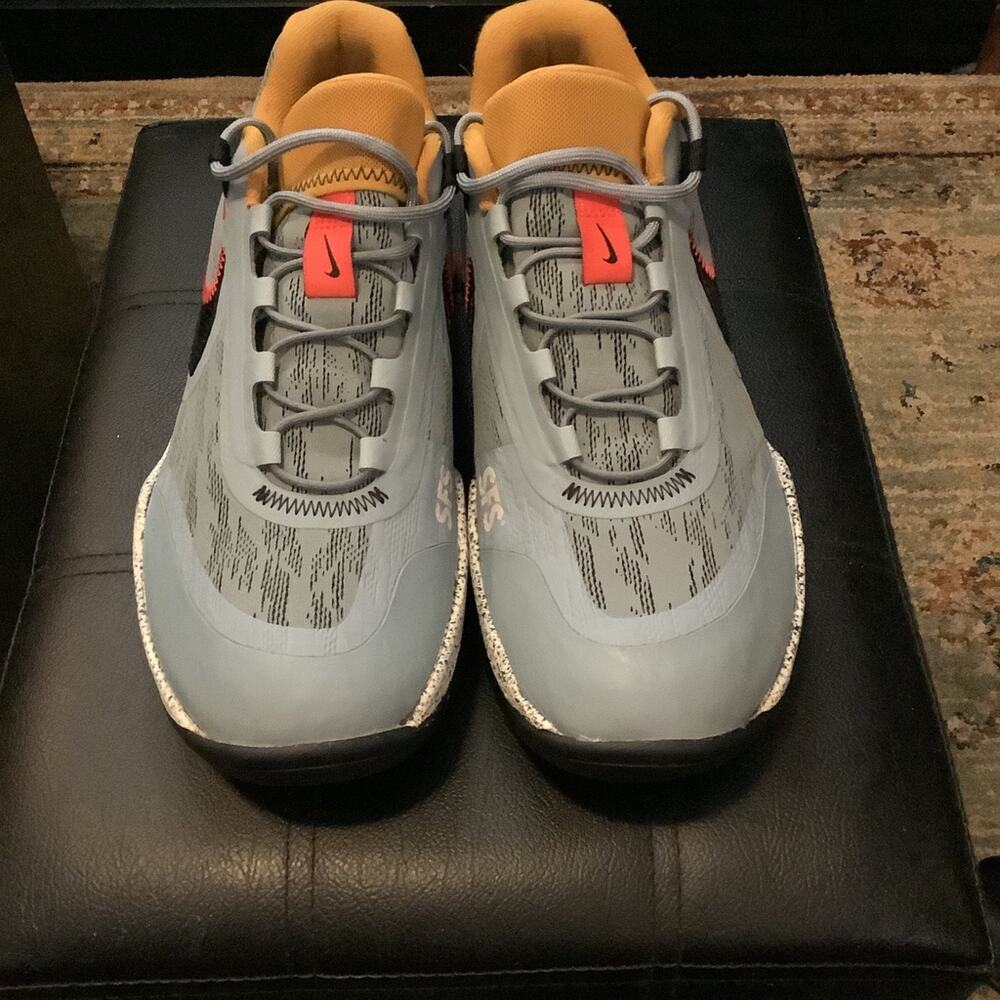 Nike Special Field System Shoes Sz Men 9.5/WMNS 11 Carbon Shield Special Field